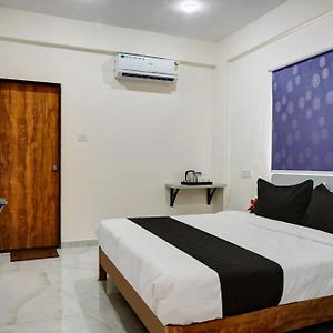 Hotel O Esta Inn